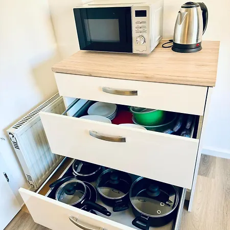 아파트 4you Koeln-frechen